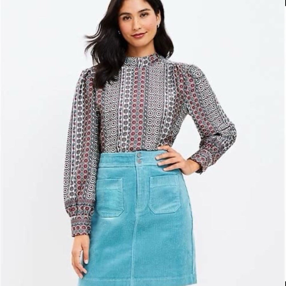 LOFT Tiled Tie-Back Mock Neck Blouse – Size Large – NWT